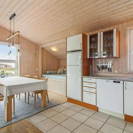 Eyvin - 100m From The Sea By Interhome